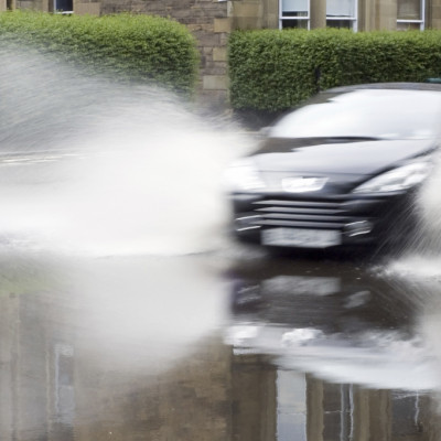 Aquaplaning – Mi az, és hogyan előzhető meg?